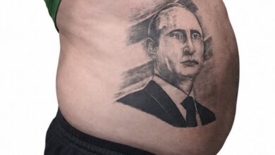 Photo of Човекот што ги запали возилата пред Бугарската амбасада има тетоважа од Путин — му бил херој и идол