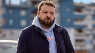 Photo of  Фала ви што истуравте кофи со го**а, сето тоа ќе влезе во филмот, порача Слаткар кој најави спектакл на 2 август во Охрид