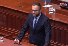 Photo of Апасиев го обвини Тошковски за партизација, министерот возврати дека опозицијата сака да го закочи расчистувањето со криминалот