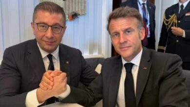 Photo of Рацин мк: Бугарите во Уставот е европско прашање, му шепна Макрон на Мицкоски и му понуди раме за плачење