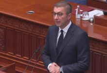 Photo of Мицкоски им се извини на пратениците за навредите. Се надевам дека никогаш нема да ни се повтори