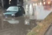 Photo of (ВИДЕО) Хаос ни скопските улици: Кола заглавена во вода
