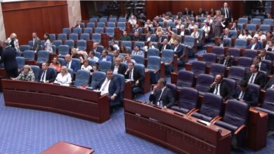 Photo of Пратениците на СДСМ, ДУИ и Алијанса за Албанците ја напуштија седницата откако не добија извинување од Стоилковиќ