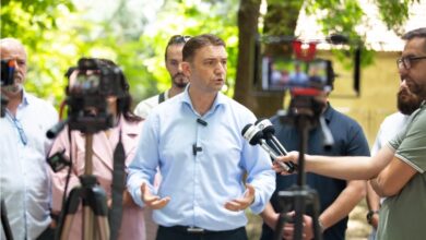 Photo of Османи до ВЛЕН: Не можете да го осудувате Милошевиќ на Фејсбук и да владеете со Стоилковиќ