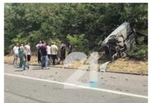 Photo of ФОТО: Ужасна сообраќајка пред малку на автопатот Тетово – Скопје – се стравува за животот на патниците
