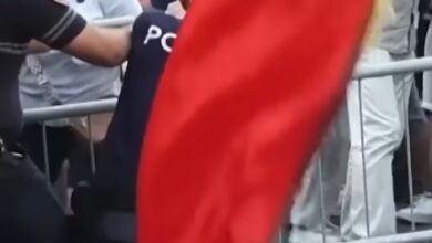 Photo of Во Тирана полицијата удри со водени топови и солзавец врз демонстрантите