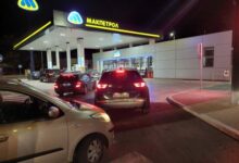 Photo of (Фото ) Возилата во поголем број вечерва на бензиските станици пред полноќното покачување на цената на горивата