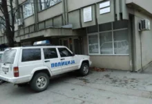 Photo of Син ѝ се заканувал на мајка си во филијала на банка во Неготино и нападнал полициски службеници