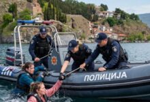 Photo of Полициjaта спаси две девојки однесени од ветрот и струите во Охридското Езеро
