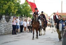 Photo of По 48. пат вечерва од Горно Лисиче тргна традиционалниот Илинденски коњички марш
