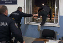 Photo of Филмско бегство во Кочани: Осомничен за дрога избега преку прозорец од полициската станица