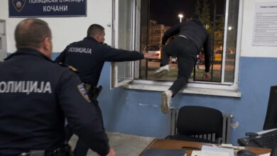 Photo of Филмско бегство во Кочани: Осомничен за дрога избега преку прозорец од полициската станица
