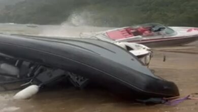 Photo of (ВИДЕО) Превртени чамци и глисери на плажата во охридско Љубаништа