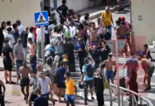 Photo of Стотици мигранти почнуваат доброволно да ја напуштаат Сеута, Шпанија ги засили граничните контроли