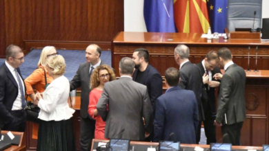 Photo of Потпретседателката Бендевска повторно ја прекина седницата за пратенички прашања по тензиите со пратеничката Илире Даути
