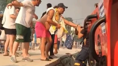 Photo of Евакуации по морски пат од плажата во Сивири поради големиот пожар (Видео)