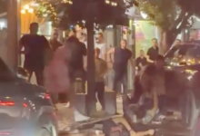 Photo of Вознемирувачко видео: крвничко тепање во Гостивар, момче падна на асфалт удрено со клоца во глава, продолжија да го тепаат..