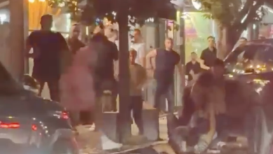 Photo of Вознемирувачко видео: крвничко тепање во Гостивар, момче падна на асфалт удрено со клоца во глава, продолжија да го тепаат..