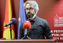 Photo of Апасиев: Филипче не знае каде тера, нека се соочи со својата политичка компромитираност