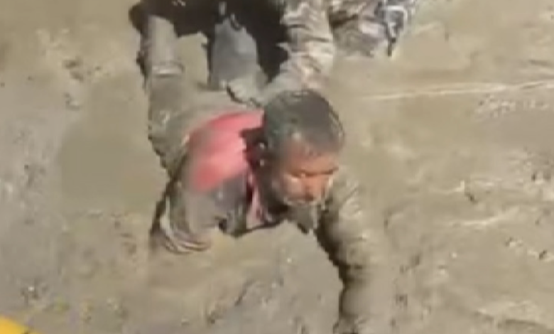 Photo of Драматично видео од спасувањето на лица од тунел на хидроелектрана во Непал