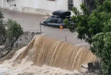 Photo of Силно невреме на Пелопонез, водата носела автомобили (ВИДЕО)