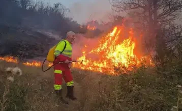Photo of Со надчовечки напори на пожарникарите изгаснат голем пожар над Дебар