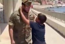 Photo of (ВИДЕО) Дете во Сеута моли шпански војник да не го враќаат во Мароко