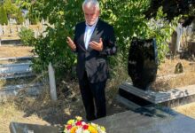 Photo of Тачи положи цвеќе на гробот на Арбен Џафери по повод 14-годишнината од неговата смрт