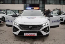 Photo of Масовна пресметка со камења во Батинци: Приведени осум лица и двајца малолетници, оштетено и полициско возило