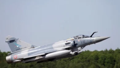 Photo of Авион на воздухопловните сили на Франција принудно слета на автопат и се запали