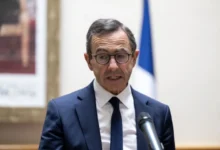 Photo of Лидерот на француската десница, Бруно Ретајо, сака референдум за укинување на правото на државјанство по раѓање