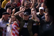 Photo of По пресудите во Хаг за водачите на ОВК илјадници луѓе во Приштина скандираа „Не во мое име“