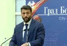 Photo of Побарано разрешување на градоначалникот на Белград по инцидент со опозициска советничка, Шапиќ не планира да поднесе оставка