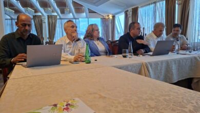 Photo of Масата на која вчера седевме тежи 150 илјади гласа. Платформашите експресно му вратија на Филипче
