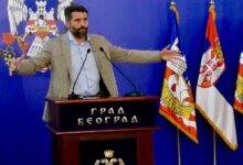 Photo of Градоначалник на Белград нападнал опозициска советничка. Ѝ го скршил носот
