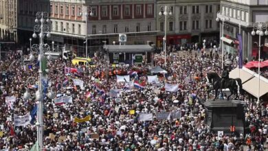 Photo of (ВИДЕО) Масовен протест во Загреб, граѓаните обвинуваат за десетици илјади тони илегално депониран отпад кај градот Госпиќ