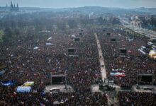 Photo of Илјадници луѓе протестираа во Прага против владата на Бабиш