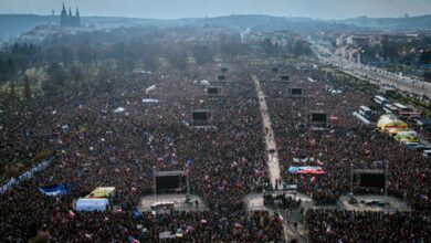 Photo of Илјадници луѓе протестираа во Прага против владата на Бабиш
