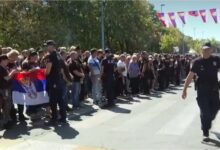 Photo of Илјадници граѓани, српски министри и синот на Вучиќ присуствуваа на погребот на хашкиот осуденик Ратко Младиќ во Белград