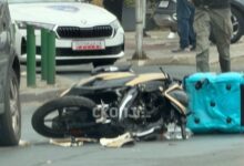 Photo of (Видео) Сообраќајка кај „Нова Македонија“ меѓу автомобил и доставувач со мотоцикл