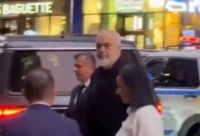 Photo of (Видео) „Летаа“ јајца кон Рама во Њујорк, демонстрантите извикуваа „мафија“, тој им возврати: „хистерични кокошки“