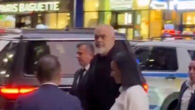 Photo of (Видео) „Летаа“ јајца кон Рама во Њујорк, демонстрантите извикуваа „мафија“, тој им возврати: „хистерични кокошки“