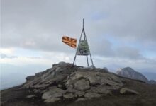 Photo of Отстранет е двоглавиот орел кој беше поставен на Кораб