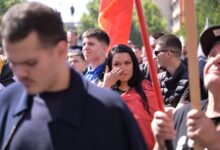Photo of Неколку лица се уапсени на протестите во Хаг поради пресудите против водачите на ОВК