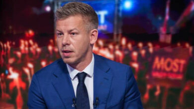 Photo of (Видео) Инцидент во Унгарија: Маж истури пијалак врз премиерот Петер Маѓар