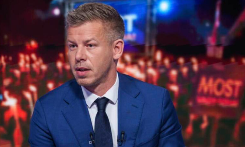 Photo of (Видео) Инцидент во Унгарија: Маж истури пијалак врз премиерот Петер Маѓар