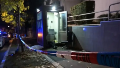 Photo of Малолетник нападна полицаец со два ножа пред израелската амбасада во Белград, напаѓачот е убиен