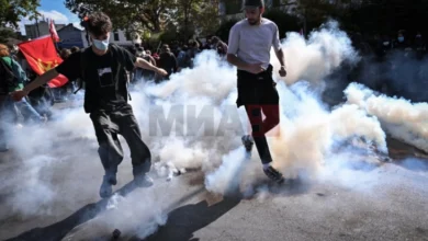 Photo of Ескалира насилството на ученичките протести во Франција: Запалени училишта и повреден директор