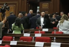 Photo of Тепачка меѓу пратеници во ерменскиот парламент по обвинувања за проневера на јавни средства