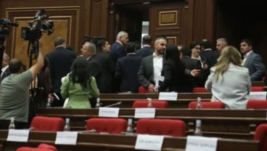Photo of Тепачка меѓу пратеници во ерменскиот парламент по обвинувања за проневера на јавни средства